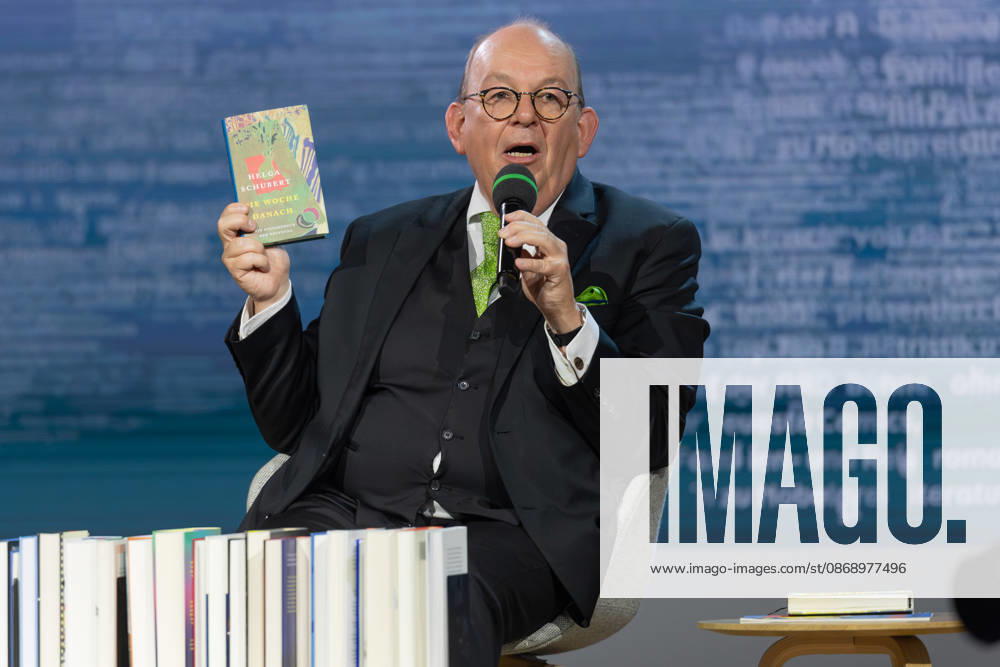Frankfurt Book Fair 2026: Denis Scheck presents new literature with his series *Druckfrisch · New Books with Denis Scheck*, Frankfurt am Main, Hesse, Germany, Exhibition Grounds