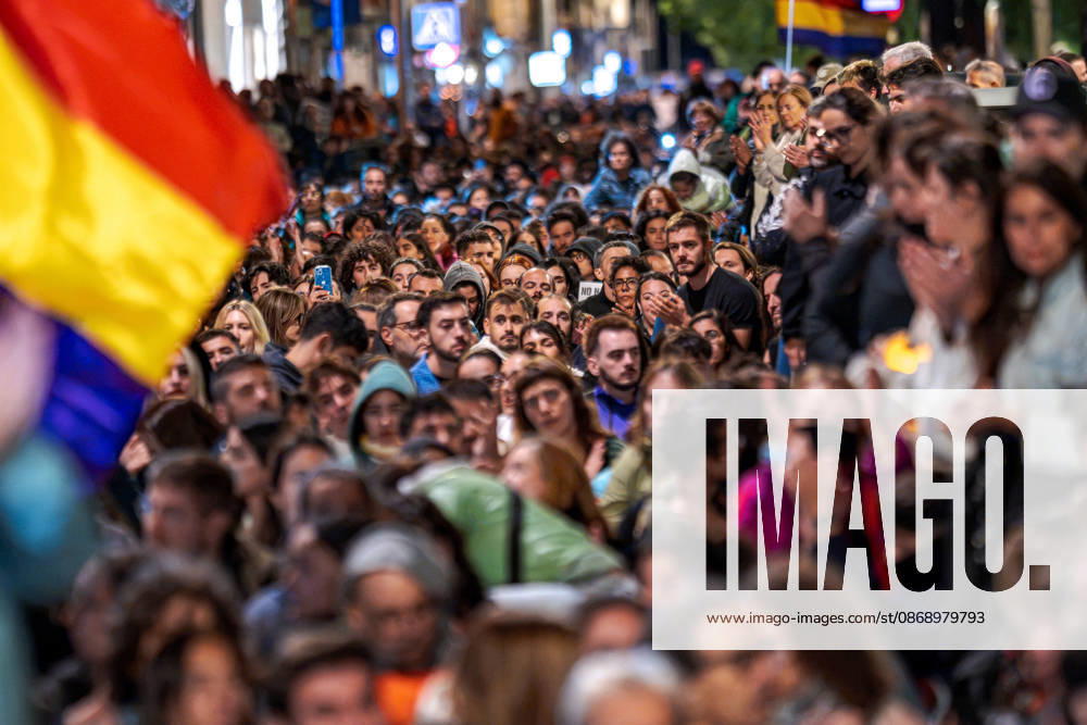Thousands march in Madrid to honor Maricarmen Abascal after her death MADRID, SPAIN - OCTOBER 8: Thousands of people march through central Madrid to pay tribute to Maricarmen Abascal, an 87-year-old woman who died two weeks after being evicted from her home, where she had lived for more than 70 years in Madrid, Spain on October 8, 2026. Her eviction and subsequent death have sparked widespread protests across Spain, with demonstrators demanding stronger housing protections and action against the country s housing crisis. Diego Radames Anadolu Madrid Spain. Editorial use only. Please get in touch for any other usage.