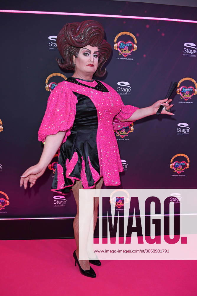 Miss Wommy Wonder at the JULIA MUSICAL PREMIERE at the Stage Palladium Theater in Stuttgart on October 8, 2026