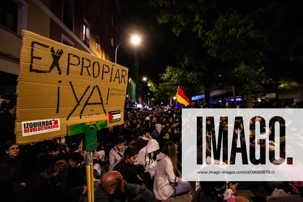 IPA89447786 - MADRID, SPAIN. OCTOBER 8. Thousands of people are taking part in the Hasta Siempre, Maricarmen march, from Puerta del Sol to the home where 87-year-old Maricarmen Abascal lived; she died on October 7 after being hospitalized following her eviction on September 23, in Madrid, Spain, on October 8, 2026. Organized by the Sindicato de Inquilinas of Madrid, the demonstration paid tribute to the woman, who had become a symbol of the struggle for the right to housing amid Spains housing crisis. Participants carried flowers, candles, and protest signs, calling for an end to evictions and greater housing protections.