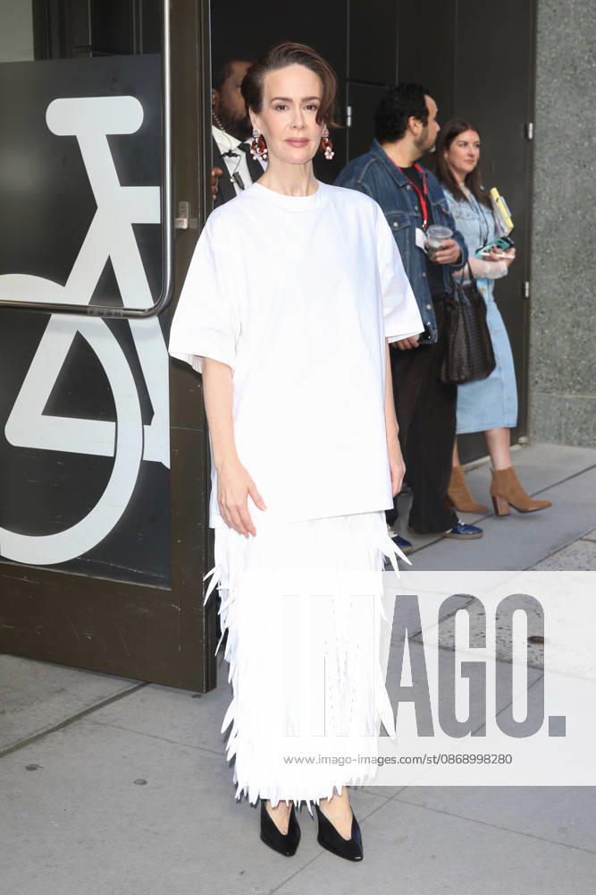 SARAH PAULSON arrives at ABC Studios New York USA - ZUMAh16_ 20261008_zaf_h16_059