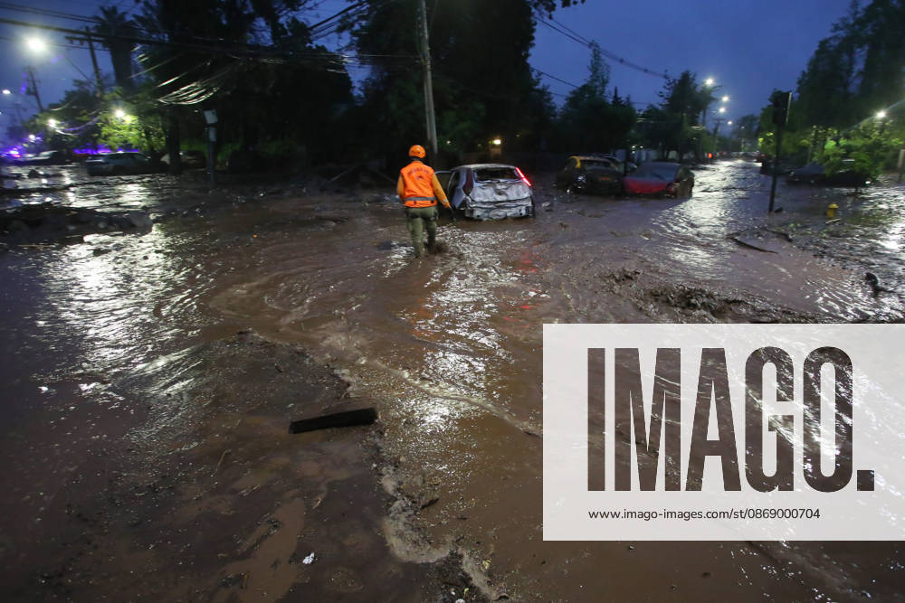 Santiago, October 8, 2026: A mudslide is affecting the area from San Carlos de Apoquindo to Los Dominicos in the Las Condes district, causing widespread damage and sweeping away vehicles and people. Jonnathan Oyarzun Aton Chile, Santiago, Chile Aton 1198021