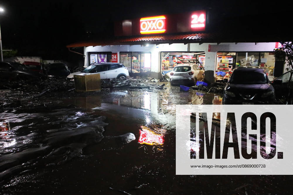 Santiago, October 8, 2026: A mudslide is affecting the area from San Carlos de Apoquindo to Los Dominicos in the Las Condes district, causing widespread damage and sweeping away vehicles and people. Jonnathan Oyarzun Aton Chile, Santiago, Chile Aton 1198018