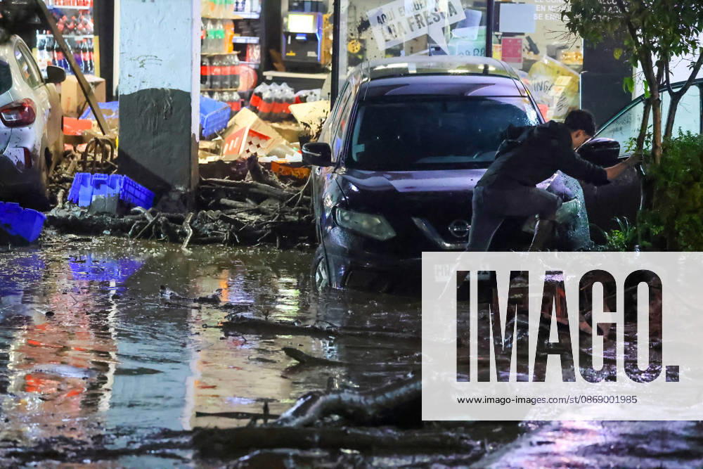 Santiago, October 8, 2026: A mudslide is affecting the area from San Carlos de Apoquindo to Los Dominicos in the Las Condes district, causing widespread damage and sweeping away vehicles and people. Jonnathan Oyarzun Aton, Chile, Santiago, Chile Aton 1198038