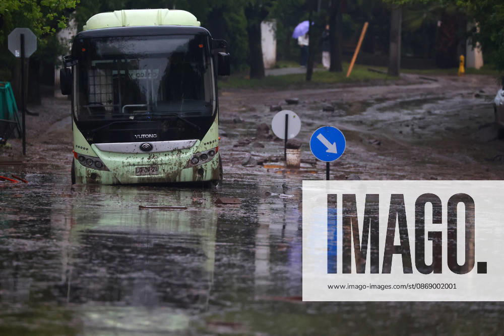 Santiago, October 8, 2026: A mudslide is affecting the area from San Carlos de Apoquindo to Los Dominicos in the Las Condes district, causing widespread damage and sweeping away vehicles and people. Jonnathan Oyarzun Aton, Chile, Santiago, Chile Aton 1198044