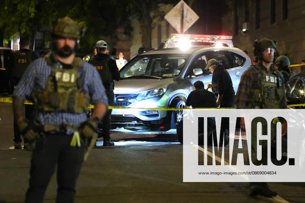 FBI agents secure a vehicle following a shooting in which a man was wounded by an Immigration and Customs Enforcement (ICE) agent in New York, United States, 08 October 2026. Protest against ICE in New York !ACHTUNG: NUR REDAKTIONELLE NUTZUNG!