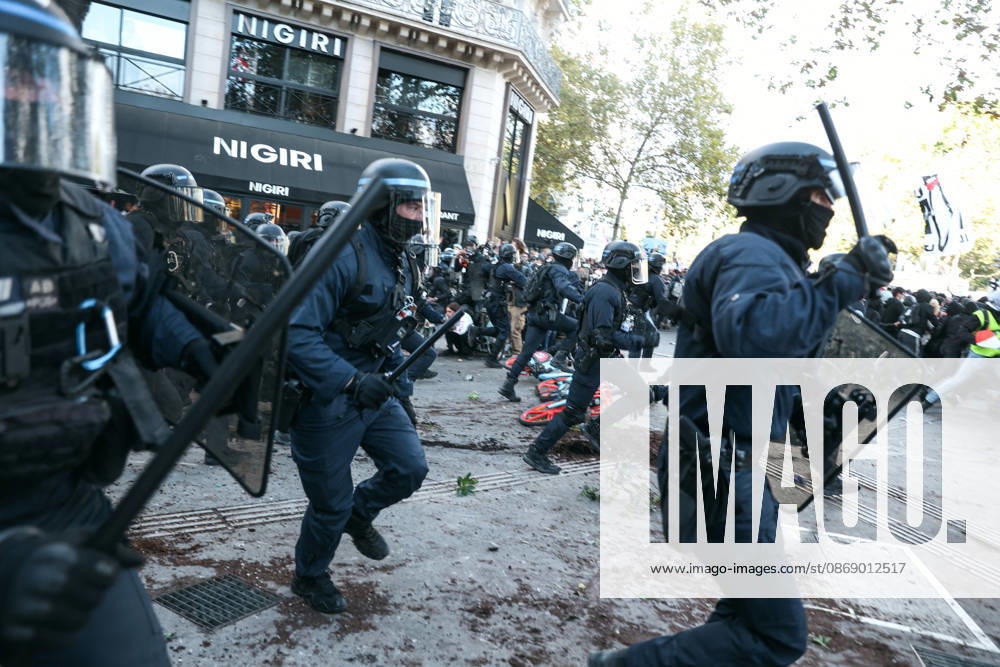 High School And University Student Protest - Paris A CRS riot police squad charges to disperse the protesters, during a nationwide youth demonstration. Nationwide mobilization by high school and university students calling for better teaching and study conditions, increased funding and staffing, an end to overcrowded classrooms and deteriorating infrastructure, and improved access to education, amidst concerns over social inequalities and student financial insecurity in Paris, France, October 8, 2026. Photo by Christophe Michel ABACAPRESS.COM Paris ILE DE FRANCE France