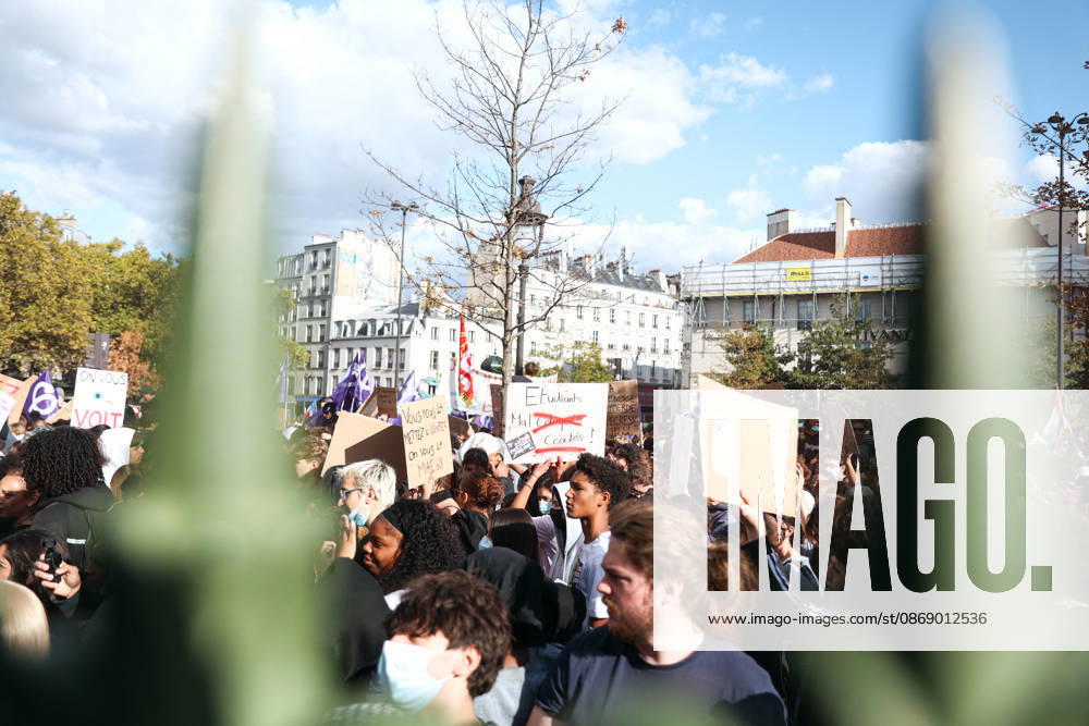 High School And University Student Protest - Paris A crowd of protesters gathers at Place de la Bastille with students holding signs in support of student youth during a nationwide youth demonstration. Nationwide mobilization by high school and university students calling for better teaching and study conditions, increased funding and staffing, an end to overcrowded classrooms and deteriorating infrastructure, and improved access to education, amidst concerns over social inequalities and student financial insecurity in Paris, France, October 8, 2026. Photo by Christophe Michel ABACAPRESS.COM Paris ILE DE FRANCE France
