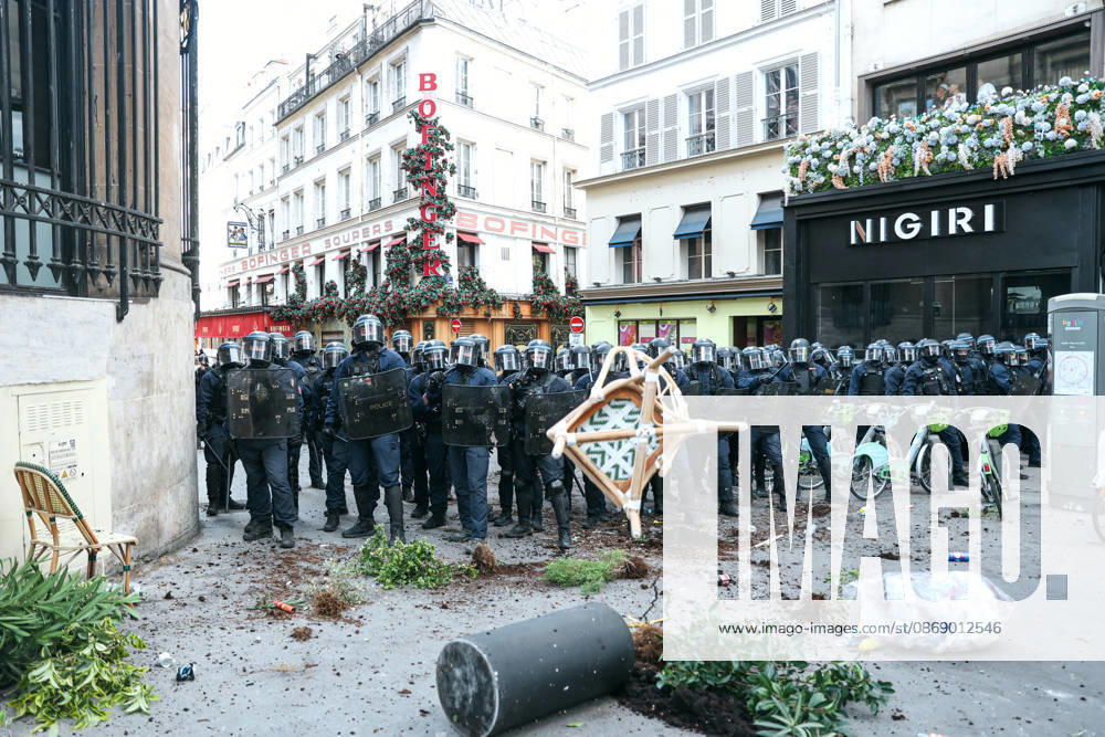 High School And University Student Protest - Paris Protesters are throwing projectiles at the riot police, during a nationwide youth demonstration. Nationwide mobilization by high school and university students calling for better teaching and study conditions, increased funding and staffing, an end to overcrowded classrooms and deteriorating infrastructure, and improved access to education, amidst concerns over social inequalities and student financial insecurity in Paris, France, October 8, 2026. Photo by Christophe Michel ABACAPRESS.COM Paris ILE DE FRANCE France