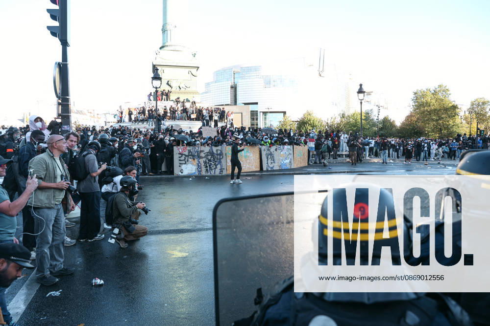 High School And University Student Protest - Paris Protesters are taking cover behind a barricade in front of CRS riot police, during a nationwide youth demonstration. Nationwide mobilization by high school and university students calling for better teaching and study conditions, increased funding and staffing, an end to overcrowded classrooms and deteriorating infrastructure, and improved access to education, amidst concerns over social inequalities and student financial insecurity in Paris, France, October 8, 2026. Photo by Christophe Michel ABACAPRESS.COM Paris ILE DE FRANCE France