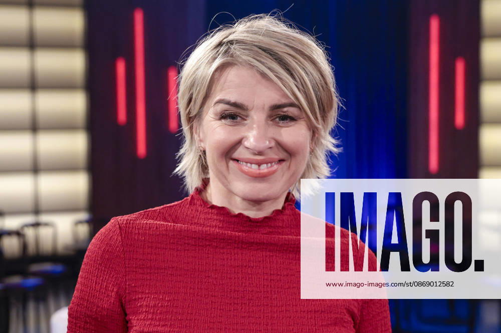 Sabine Heinrich during the taping of the WDR talk show Kölner Treff at WDR Studio BS 3 in Cologne, October 8, 2026 Foto:xR.xSchmiegeltx xFuturexImagex koelner_treff0810_6008