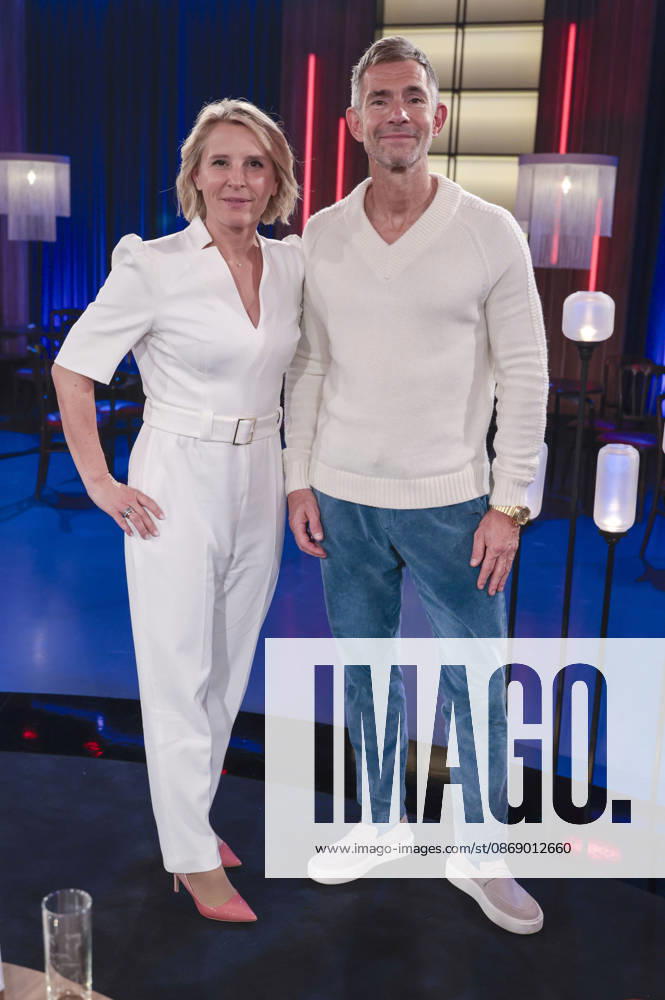 Susan Link and Micky Beisenherz during the taping of the WDR talk show Kölner Treff at WDR Studio BS 3 in Cologne, October 8, 2026 Foto:xR.xSchmiegeltx xFuturexImagex koelner_treff0810_6039