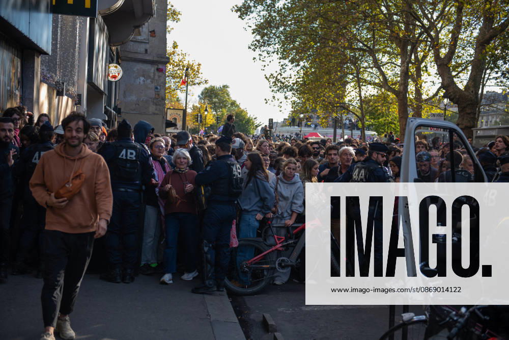 High School And University Student Protest - Paris Police officers block access to a street during a high school students protest near Place de la Bastille in Paris, France on October 8, 2026. Photo by Fabrice Sapte ABACAPRESS.COM Paris France