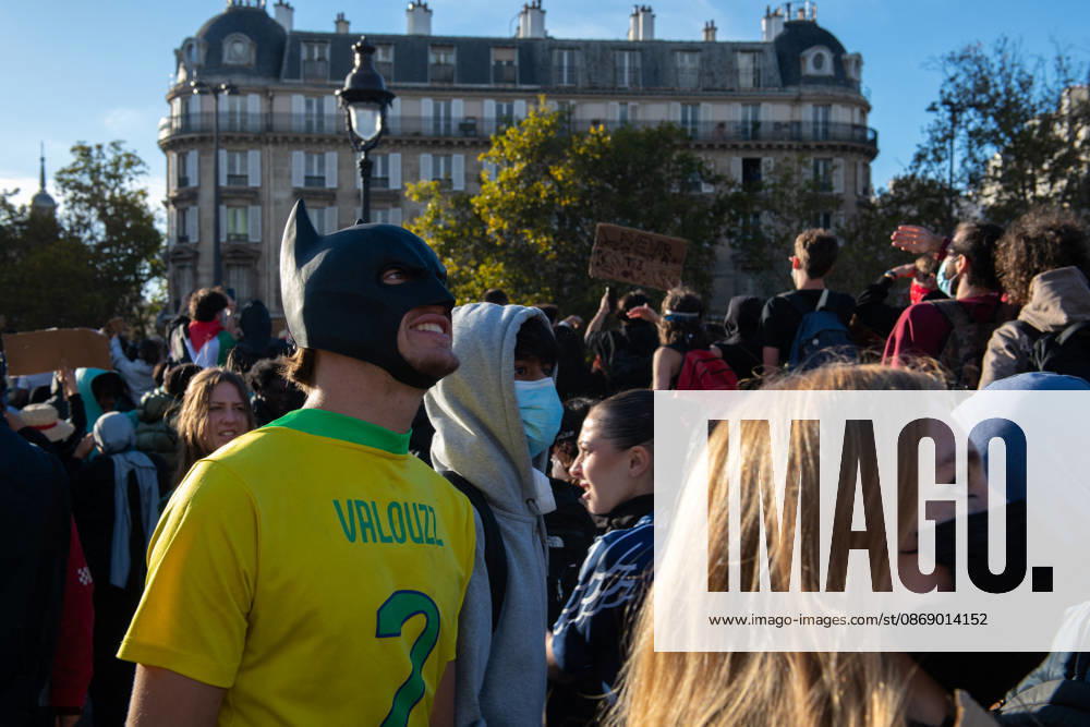 High School And University Student Protest - Paris High school students demonstrate at Place de la Bastille in Paris, France on October 8, 2026. Photo by Fabrice Sapte ABACAPRESS.COM Paris France