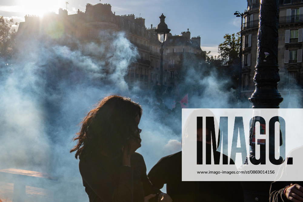 High School And University Student Protest - Paris High school students struggle to breathe amid tear gas during a protest at Place de la Bastille in Paris, France on October 8, 2026. Photo by Fabrice Sapte ABACAPRESS.COM Paris France