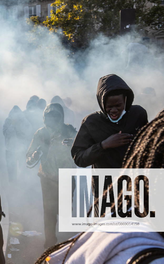 High School And University Student Protest - Paris High school students struggle to breathe amid tear gas during a protest at Place de la Bastille in Paris, France on October 8, 2026. Photo by Fabrice Sapte ABACAPRESS.COM Paris France