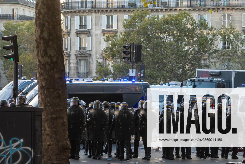 High School And University Student Protest - Paris High school students demonstrate at Place de la Bastille in Paris, France on October 8, 2026. Photo by Fabrice Sapte ABACAPRESS.COM Paris France