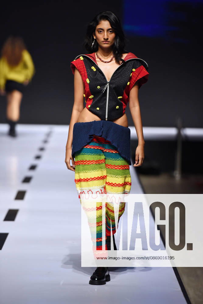 (261009) -- COLOMBO, Oct. 9, 2026 -- A model presents a creation during the Mercedes-Benz Fashion Week Sri Lanka in Colombo, Sri Lanka on Oct. 8, 2026. The event is held here from Oct. 7 to 11. (Photo by Xinhua) SRI LANKA-COLOMBO-FASHION WEEK GayanxSameera