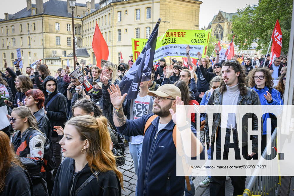 Lorraine, Metz: On Thursday, as in the rest of France, several hundred students protested in downtown Metz for better conditions in schools. bub