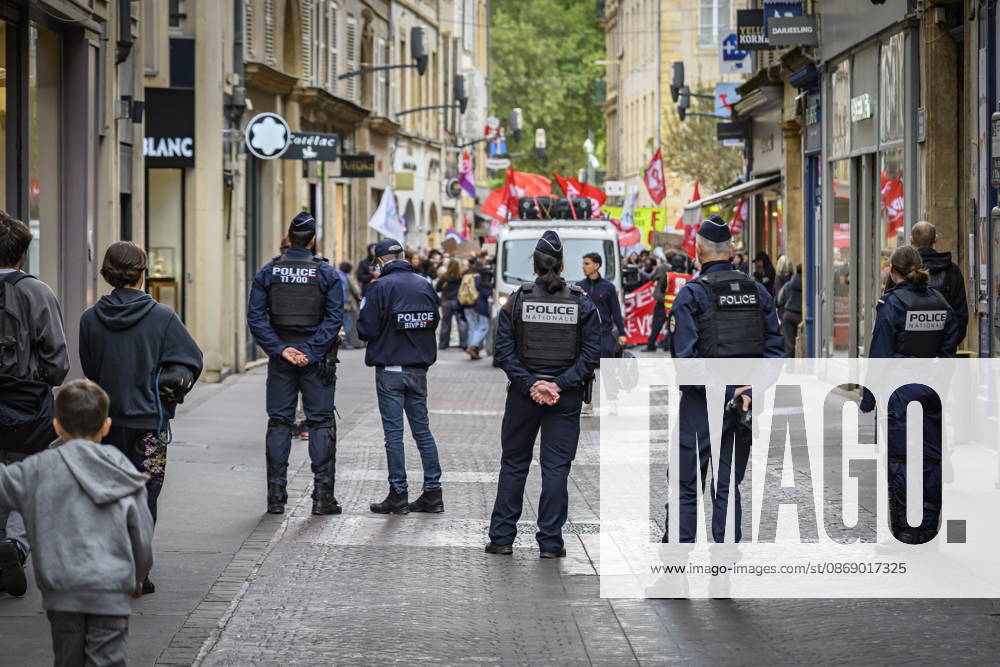 Lorraine, Metz: On Thursday, as in the rest of France, several hundred students protested in downtown Metz for better conditions in schools. bub