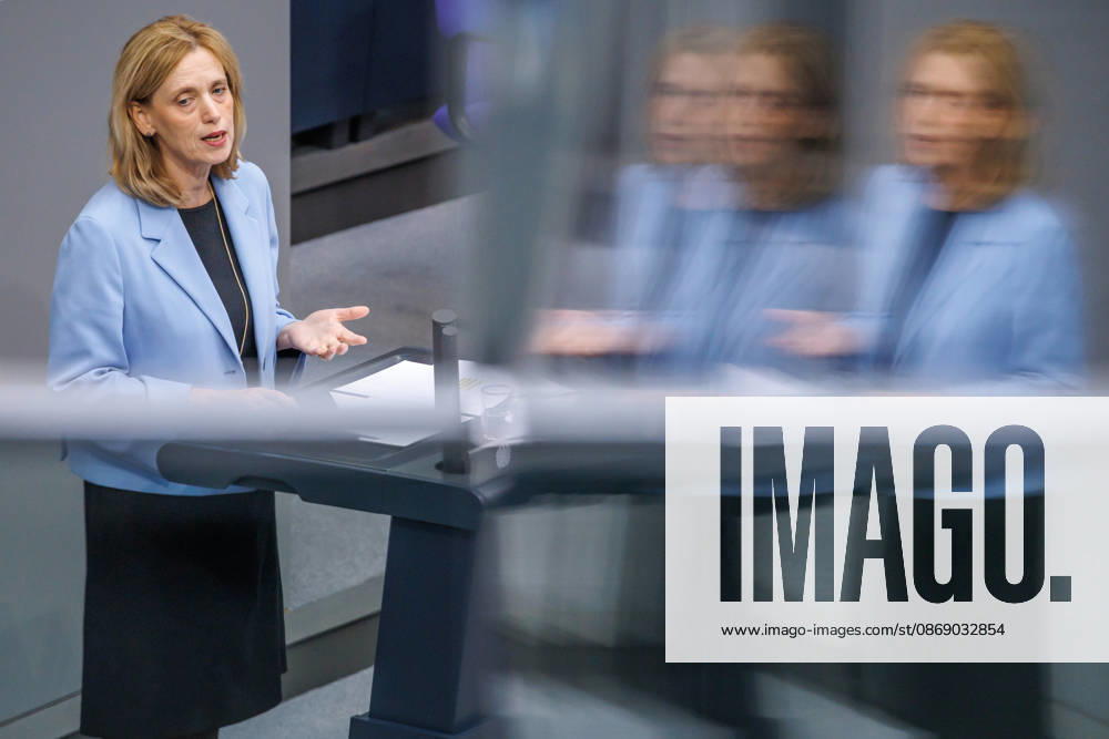 Bundestag: Karin Prien (CDU), Federal Minister for Family Affairs, at the German Bundestag on October 9, 2026, in Berlin, Berlin, Berlin, Germany, Bundestag