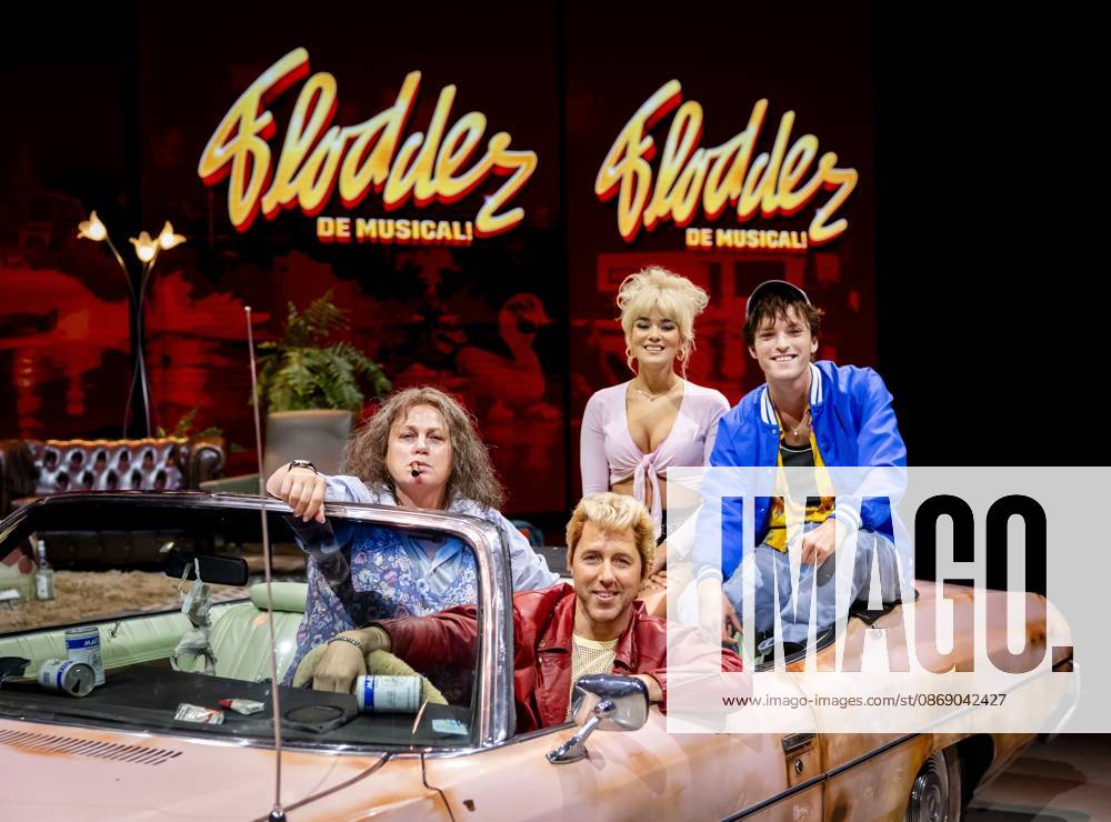 BARNEVELD - Rian Gerritsen (Ma Flodder), William Spaaij (Johnnie), Shanna Slaap (Daughter Kees) and Koen van der Molen (Son Kees) during the presentation of the main cast of the musical Flodder in the Midden Nederland Hallen. The musical is produced by the Belgian production company Studio 100 and director Dick Maas, the creator of the original series and film. SEM VAN DER WAL ANP netherlands out - belgium out