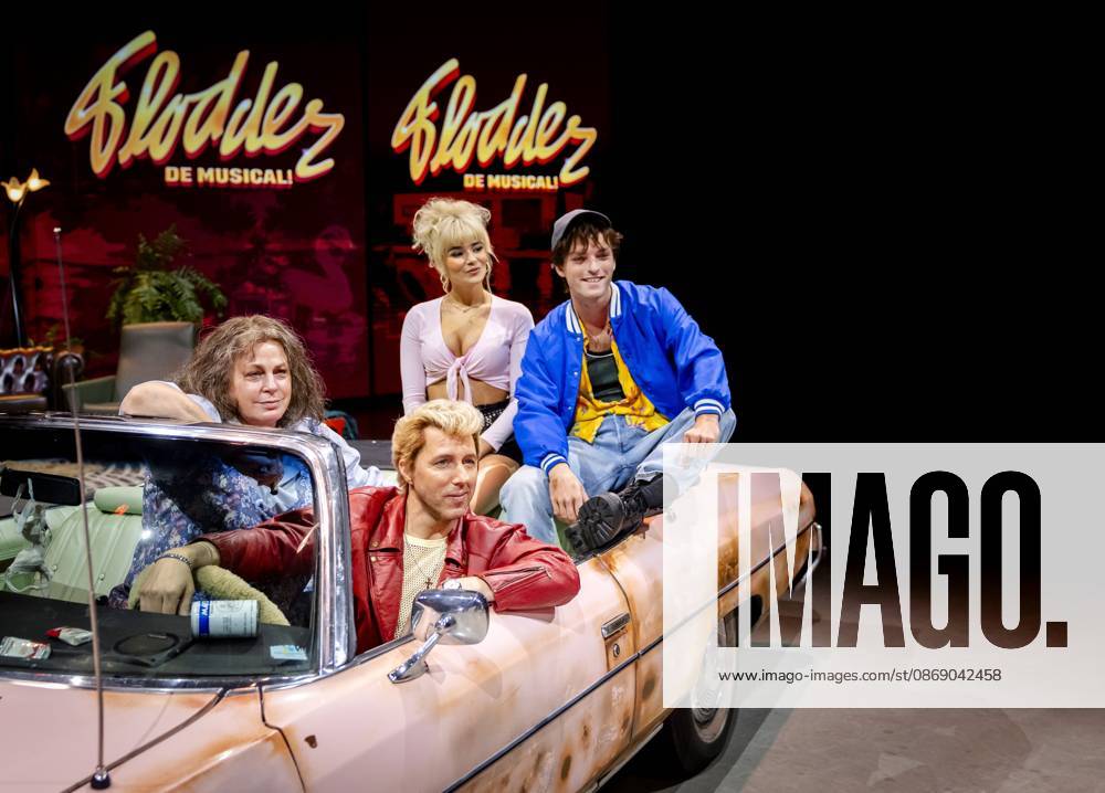 BARNEVELD - Rian Gerritsen (Ma Flodder), William Spaaij (Johnnie), Shanna Slaap (Daughter Kees) and Koen van der Molen (Son Kees) during the presentation of the main cast of the musical Flodder in the Midden Nederland Hallen. The musical is produced by the Belgian production company Studio 100 and director Dick Maas, the creator of the original series and film. SEM VAN DER WAL ANP netherlands out - belgium out