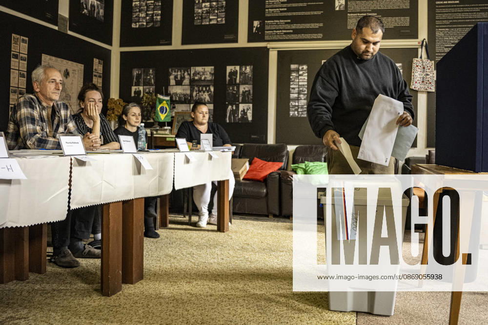 The two-day elections to municipal assemblies started in the Czech Republic together with the first round of the elections to one-third of the Senate, on October 9, 2026. On the photo a polling place in new electoral district in Ralsko-Nahlov. (CTKxPhoto RadekxPetrasek) CTKPhotoP2026100905548 CTKPhotoP2026100905548