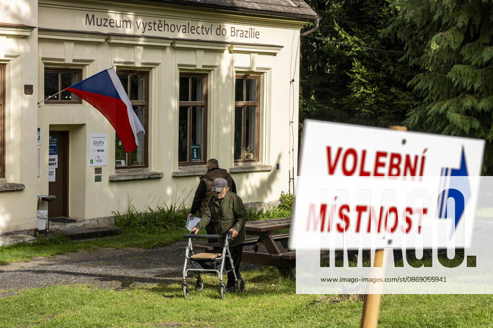 The two-day elections to municipal assemblies started in the Czech Republic together with the first round of the elections to one-third of the Senate, on October 9, 2026. On the photo a polling place in new electoral district in Ralsko-Nahlov. (CTKxPhoto RadekxPetrasek) CTKPhotoP2026100905549 CTKPhotoP2026100905549