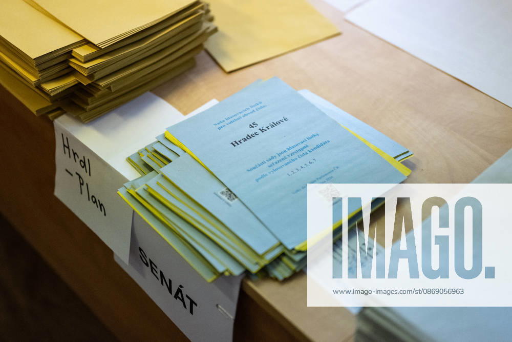 The two-day elections to municipal assemblies started in the Czech Republic together with the first round of the elections to one-third of the Senate, on October 9, 2026. On the photo a polling place in Hradec Kralove. (CTKxPhoto DavidxTanecek) CTKPhotoP2026100905022 CTKPhotoP2026100905022