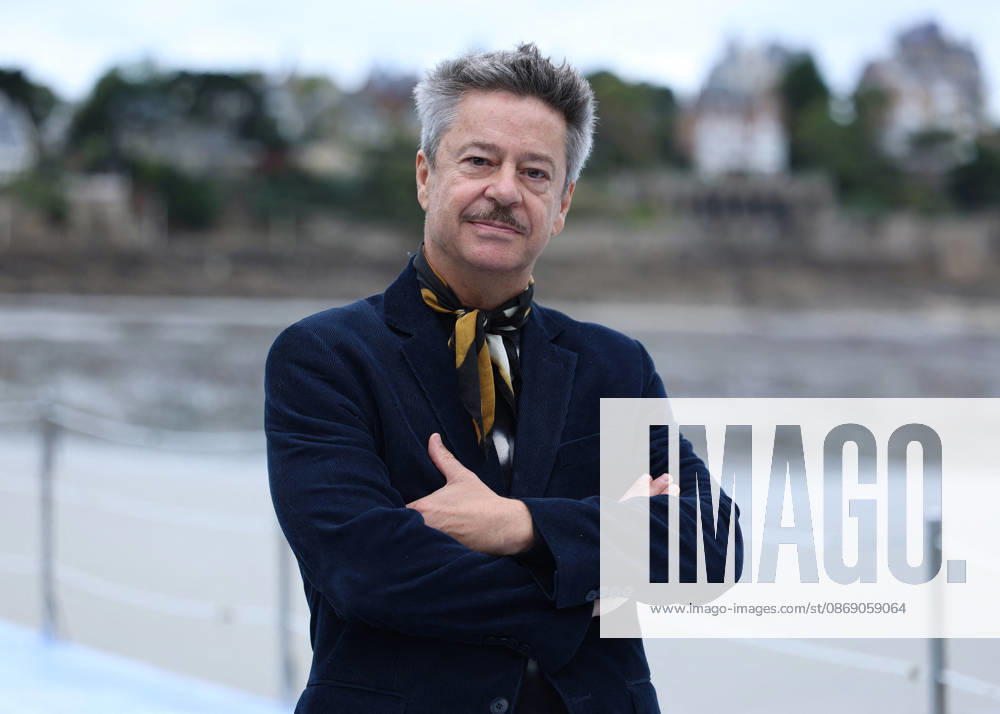 Thibault de Montalembert by the seawater pool on L Ecluse Beach during the 37th Dinard British and Irish Film Festival, France, on October 9, 2026. Denis Guignebourg, Bestimage. 37th Dinard British Irish Film Festival on October 9, 2026, in Dinard, France. Dinard, France