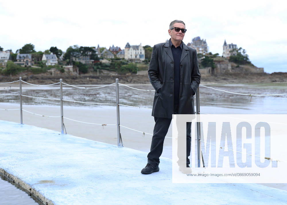 Stephen Wooley by the seawater pool on L Ecluse Beach during the 37th Dinard British and Irish Film Festival, France, on October 9, 2026. Denis Guignebourg, Bestimage. 37th Dinard British Irish Film Festival on October 9, 2026, in Dinard, France. Dinard, France