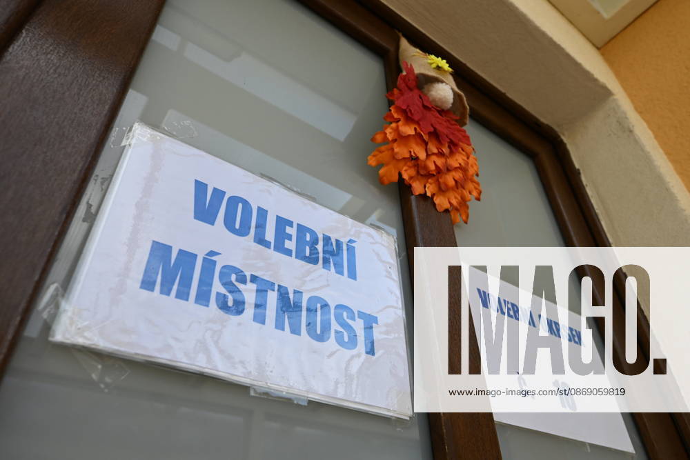 The two-day elections to municipal assemblies started in the Czech Republic together with the first round of the elections to one-third of the Senate, on October 9, 2026. On the photo is a polling station in Kolin. (CTKxPhoto JosefxVostarek) CTKPhotoP2026100905642 CTKPhotoP2026100905642