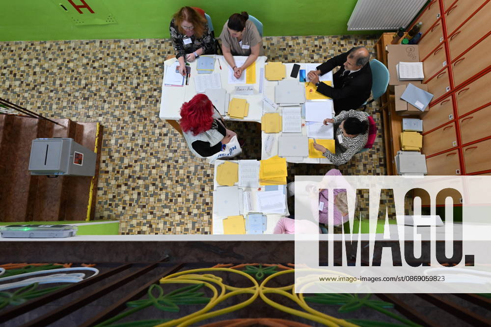 The two-day elections to municipal assemblies started in the Czech Republic together with the first round of the elections to one-third of the Senate, on October 9, 2026. On the photo is a polling station in Kolin. (CTKxPhoto JosefxVostarek) CTKPhotoP2026100905789 CTKPhotoP2026100905789