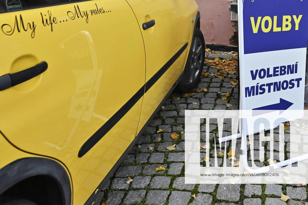 The two-day elections to municipal assemblies started in the Czech Republic together with the first round of the elections to one-third of the Senate, on October 9, 2026. On the photo is a polling station in Kozlany. (CTKxPhoto MiroslavxChaloupka) CTKPhotoP2026100906442 CTKPhotoP2026100906442
