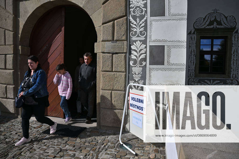 The two-day elections to municipal assemblies started in the Czech Republic together with the first round of the elections to one-third of the Senate, on October 9, 2026. On the photo polling place for municipal elections in Stara Ves nad Ondrejnici. (CTKxPhoto JaroslavxOzana) CTKPhotoP2026100906367 CTKPhotoP2026100906367
