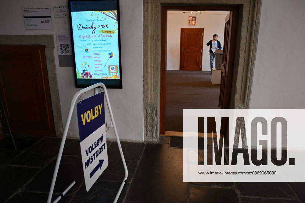 The two-day elections to municipal assemblies started in the Czech Republic together with the first round of the elections to one-third of the Senate, on October 9, 2026. On the photo polling place for municipal elections in Stara Ves nad Ondrejnici. (CTKxPhoto JaroslavxOzana) CTKPhotoP2026100906177 CTKPhotoP2026100906177