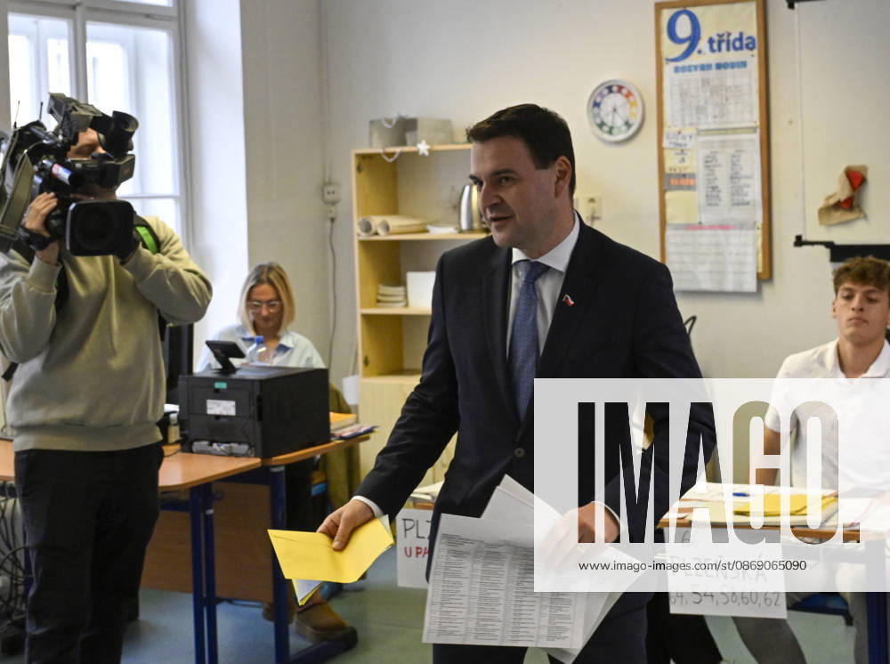 The two-day elections to municipal assemblies started in the Czech Republic together with the first round of the elections to one-third of the Senate, on October 9, 2026. On the photo Czech Foreign Minister and Chairman of the Motorists for themselves party Petr Macinka cast his vote in Prague. (CTKxPhoto MichalxKrumphanzl) CTKPhotoP2026100906716 CTKPhotoP2026100906716