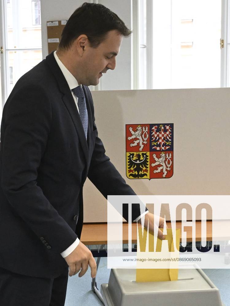 The two-day elections to municipal assemblies started in the Czech Republic together with the first round of the elections to one-third of the Senate, on October 9, 2026. On the photo Czech Foreign Minister and Chairman of the Motorists for themselves party Petr Macinka cast his vote in Prague. (CTKxPhoto MichalxKrumphanzl) CTKPhotoP2026100906795 CTKPhotoP2026100906795