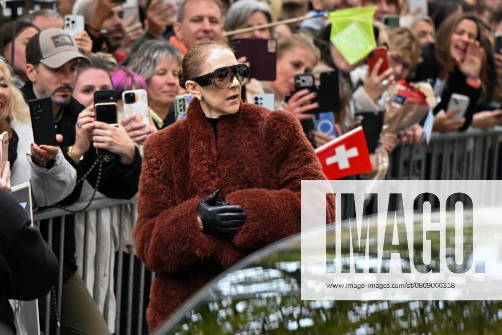 Céline Dion spent some time with her fans at the Royal Monceau Hotel in Paris, France, before heading to the event venue. Céline Dion spends time with fans before going to the venue, the Royal Monceau Hotel in Paris, France 460344 2026 10 09 PARIS France