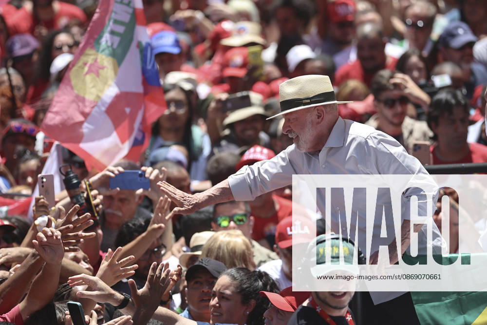 Brazilian President Lula da Silva attends reelection campaign rally in Brasilia BRASILIA, BRAZIL - OCTOBER 09: Brazilian President Luiz Inacio Lula da Silva, the Workers Party (PT) candidate for reelection, greets supporters as he attends a campaign rally, ahead of the runoff election, in Brasilia, Brazil, October 9, 2026. Mateus Bonomi Anadolu Brasilia Brazil. Editorial use only. Please get in touch for any other usage.