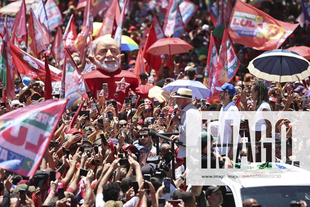 Brazilian President Lula da Silva attends reelection campaign rally in Brasilia BRASILIA, BRAZIL - OCTOBER 09: Brazilian President Luiz Inacio Lula da Silva, the Workers Party (PT) candidate for reelection, greets supporters as he attends a campaign rally, ahead of the runoff election, in Brasilia, Brazil, October 9, 2026. Mateus Bonomi Anadolu Brasilia Brazil. Editorial use only. Please get in touch for any other usage.