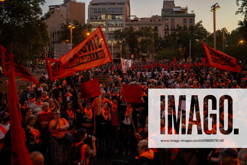 Demonstration by the Socialist Housing Union of Catalonia: Hundreds of people at a rally organized by the Tenants’ Union, the Socialist Housing Union of Catalonia, and COSHAC under the slogan For Olga and Maricarmen: The Housing Industry Kills, on October 9, 2026, in Barcelona, Catalonia, Spain OCTOBER 9, 2026 CATALONIA HOUSING PROTEST UNION RENT TENANTS Lorena Sopê Barcelona Catalonia Barcelona Catalonia Spain