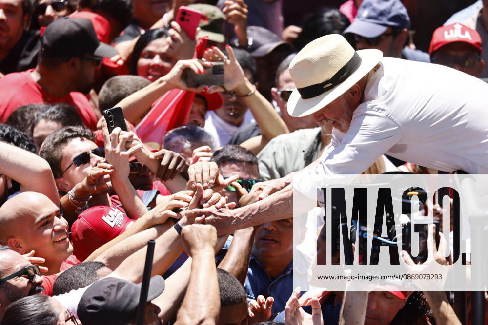 Lula takes part in a campaign motorcade in Ceilandia Brazil s President Luiz Inacio Lula da Silva, who is running for reelection, greets supporters during a campaign motorcade in Ceilandia, Distrito Federal, Brazil, on October 9, 2026. Lula da Silva is heading to a runoff against right-wing senator Flavio Bolsonaro. Photo: WILTON JUNIOR ESTADAO CONTEUDO CEILANDIA DF BRAZIL