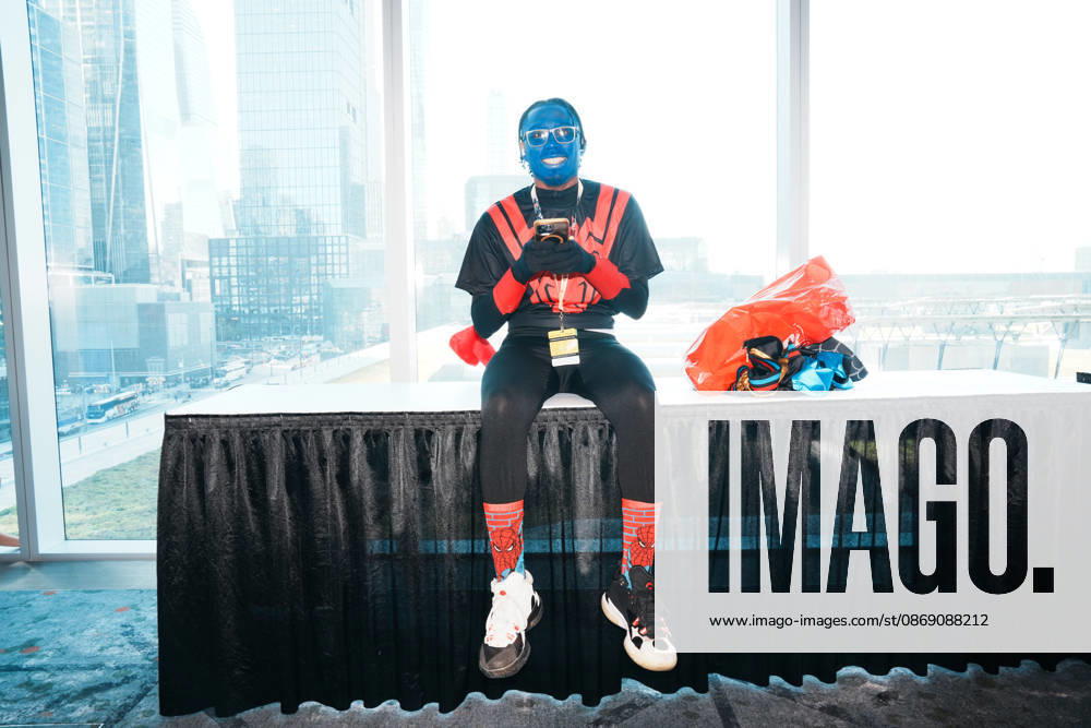 Scenes of people in cosplay at the 2026 New York Comic Con at the Javits Center on October 9, 2026 in New York. New York USA - ZUMAb148 20261009_zap_b148_070