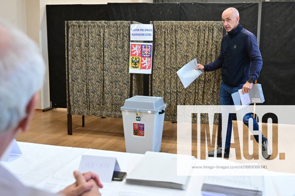 The two-day elections to municipal assemblies started in the Czech Republic together with the first round of the elections to one-third of the Senate, on October 9, 2026. On the photo: Martin Kuba, chairman of the Nase Cesko movement, cast his vote in the municipal elections in Ceske Budejovice in his electoral district in the Vltava housing estate. (CTKxPhoto VaclavxPancer) CTKPhotoP2026100907809 CTKPhotoP2026100907809