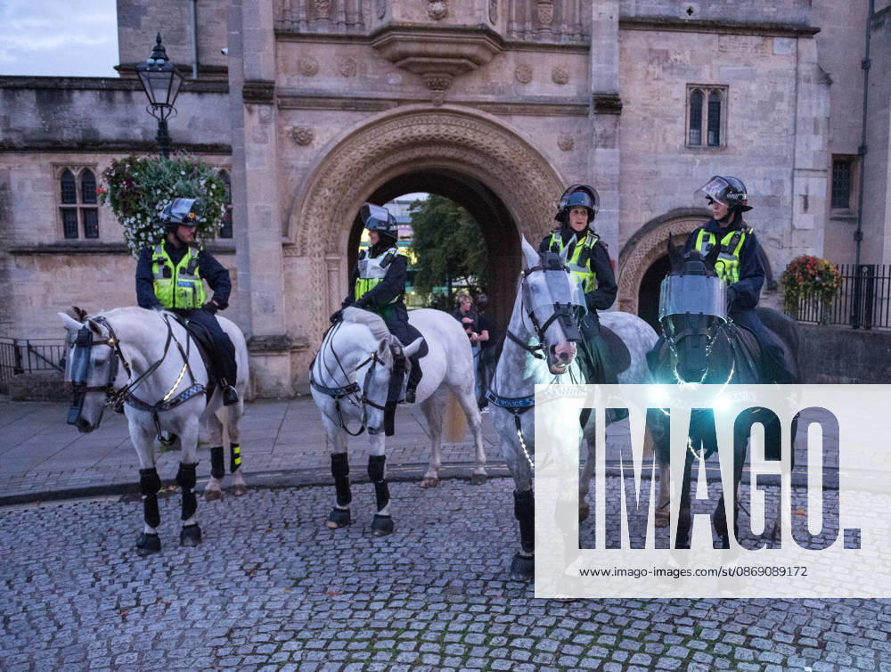 Bristol, UK. Police horses at Bristol Rises far-right demo and counter-protest in city centre. Bristol Rises have called their protest after some of their members were at the centre of a disturbance outside the main Bristol University building on Monday. A counter-protest has been called by a coalition of anti-racism groups. Police have a dispersal order in the centre and said anyone in either protest wearing a face covering may be arrested or prosecuted under recent new legal powers. Bristol UK - ZUMAl94_ 20261009_zaf_l94_001