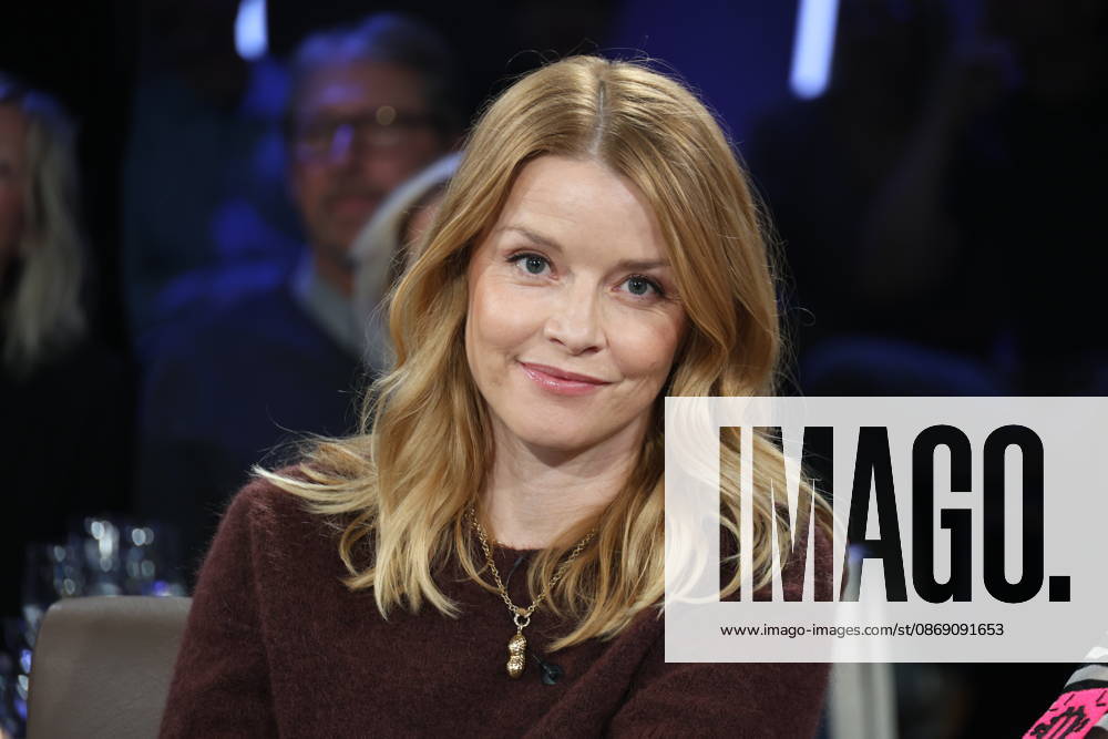 Karoline Schuch, actress, guest on the NDR Talk Show on October 9, 2026, on NDR Television’s Channel 3; photo op before the taping on October 2, 2026, at the Hamburg Lokstedt television studio