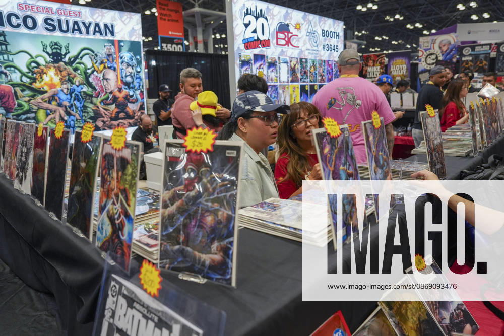 Photograph of people looking at comics during the Comic Con 2026 at the Javits Center in New York, United States, 09 October 2026. Comic Con 2026 in New York !ACHTUNG: NUR REDAKTIONELLE NUTZUNG!