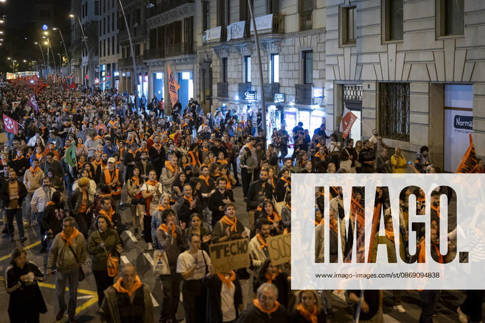 Demonstration by the Socialist Housing Union of Catalonia: Hundreds of people at a rally organized by the Tenants’ Union, the Socialist Housing Union of Catalonia, and COSHAC, under the slogan For Olga and Maricarmen: The Housing Industry Kills, on October 9, 2026, in Barcelona, Catalonia, Spain OCTOBER 9, 2026 CATALONIA HOUSING PROTEST RENTERS’ UNION Lorena Sopê Barcelona Catalonia Barcelona Catalonia Spain